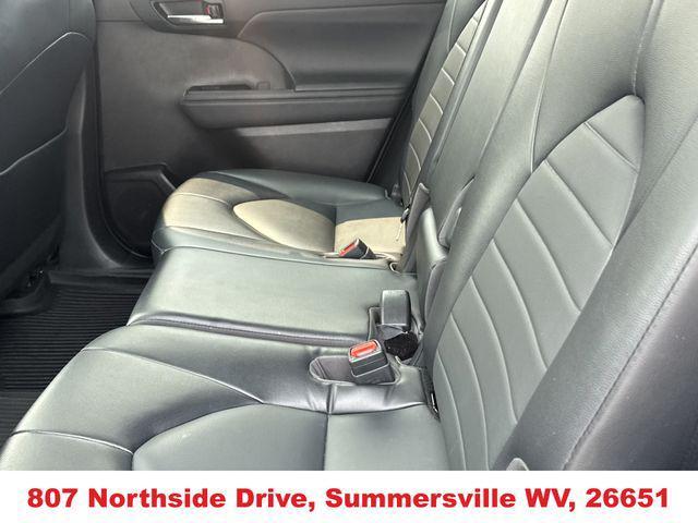 used 2022 Toyota Highlander car, priced at $33,694