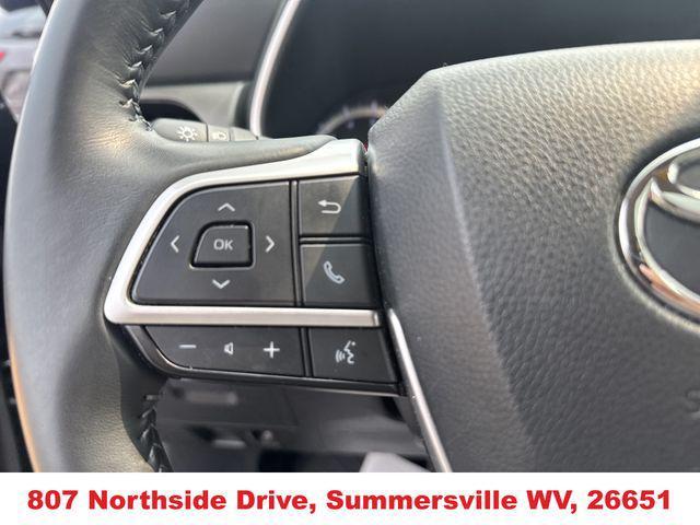used 2022 Toyota Highlander car, priced at $33,694