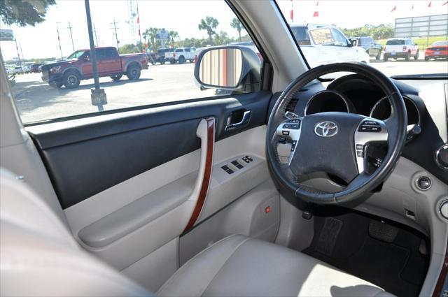 used 2013 Toyota Highlander car, priced at $13,995