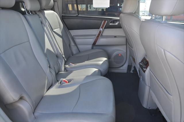 used 2013 Toyota Highlander car, priced at $13,995