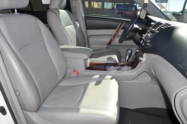 used 2013 Toyota Highlander car, priced at $13,995