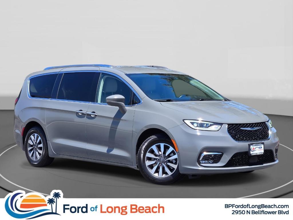 used 2021 Chrysler Pacifica Hybrid car, priced at $21,088