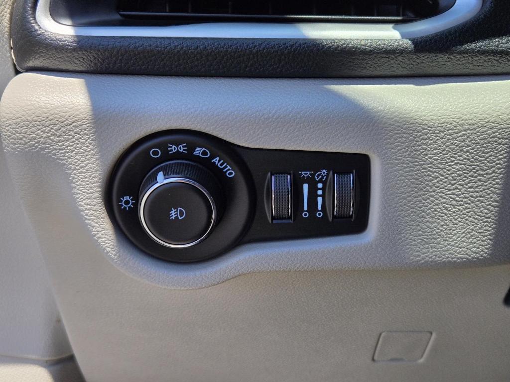 used 2021 Chrysler Pacifica Hybrid car, priced at $21,088