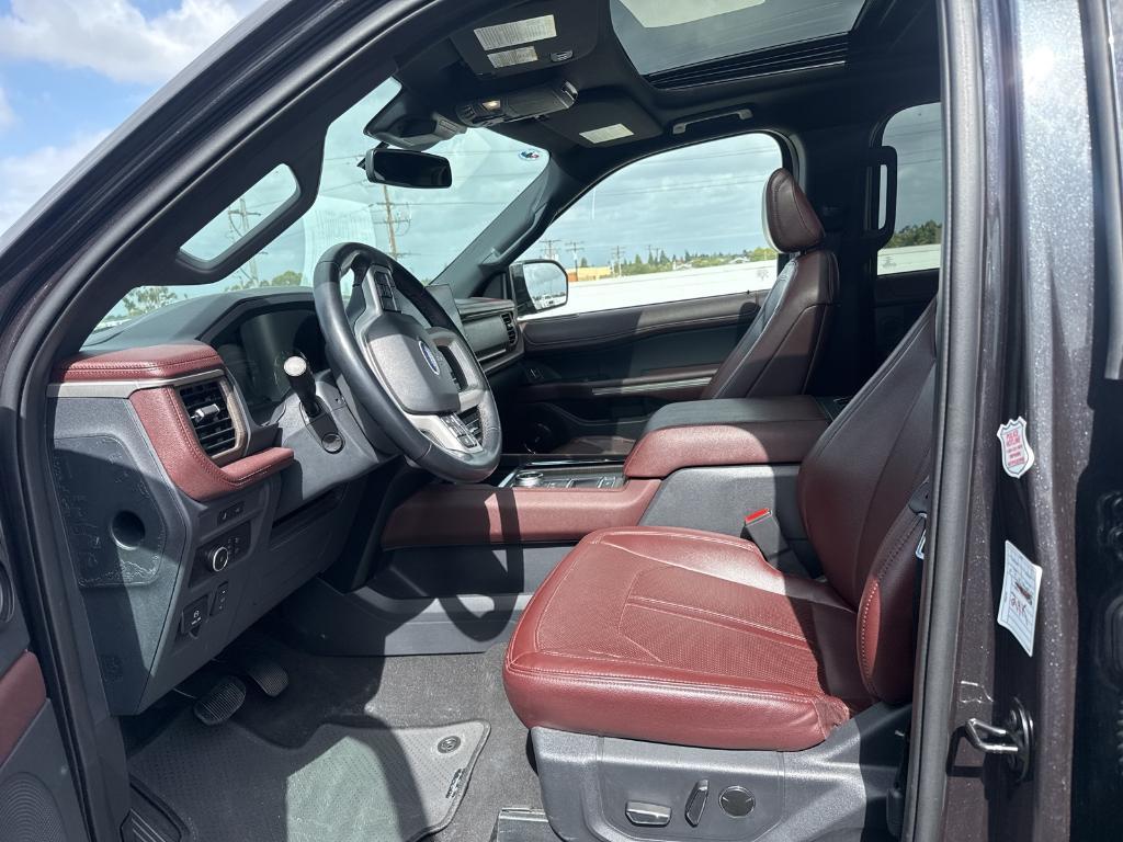 used 2024 Ford Expedition car, priced at $45,996