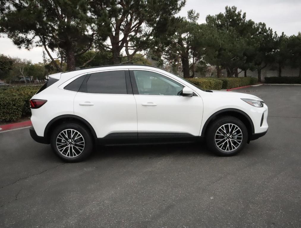 new 2025 Ford Escape car, priced at $35,252