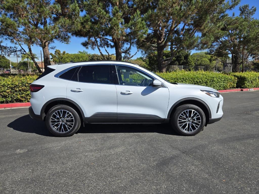 new 2025 Ford Escape car, priced at $32,095