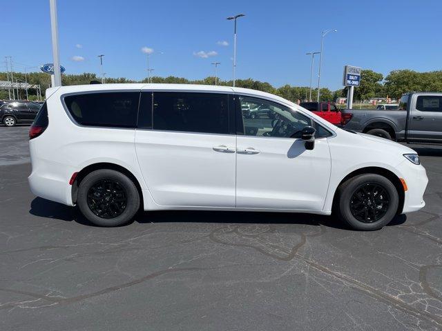 used 2024 Chrysler Pacifica car, priced at $33,984