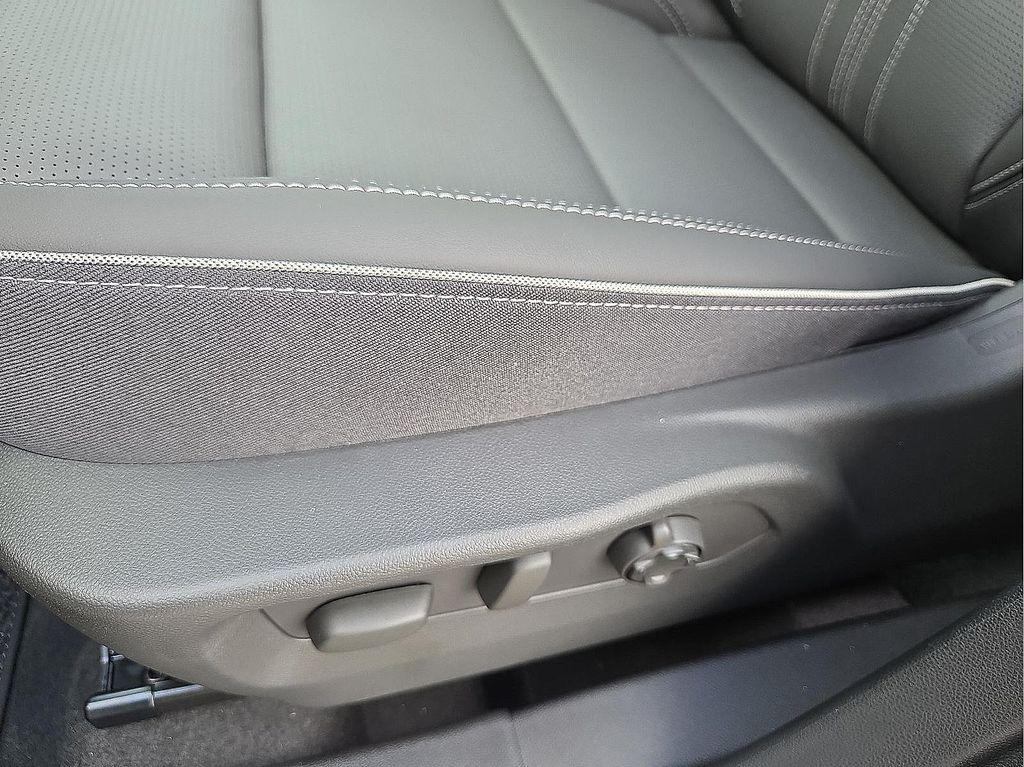 new 2025 Buick Envision car, priced at $40,595