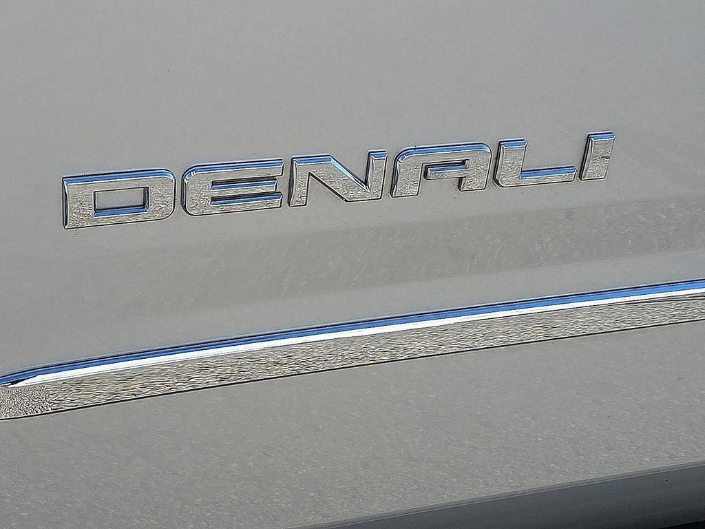 used 2017 GMC Yukon XL car, priced at $25,525