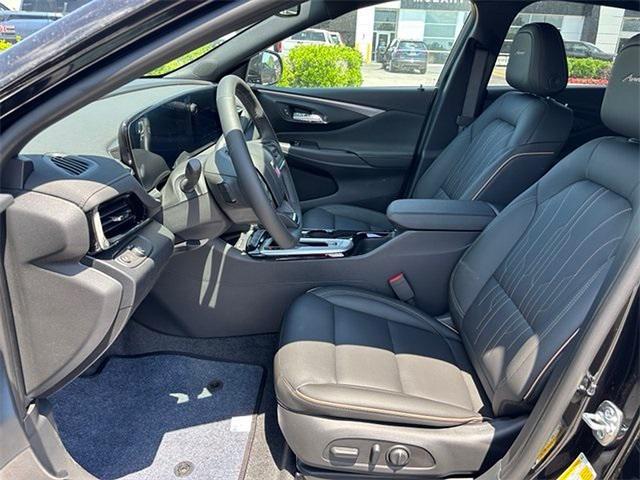new 2025 Buick Envista car, priced at $30,021