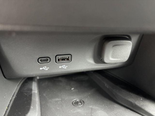 new 2025 Buick Envista car, priced at $29,226