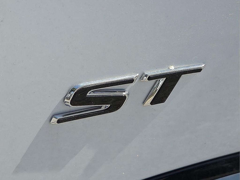 new 2025 Buick Envision car, priced at $36,490