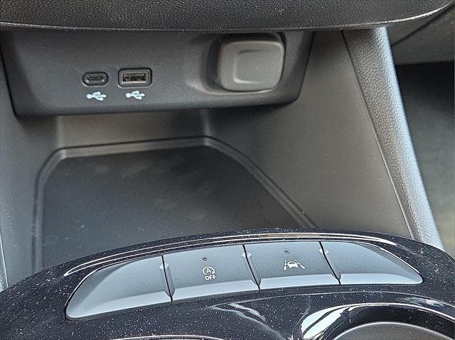 new 2025 Buick Envista car, priced at $24,025