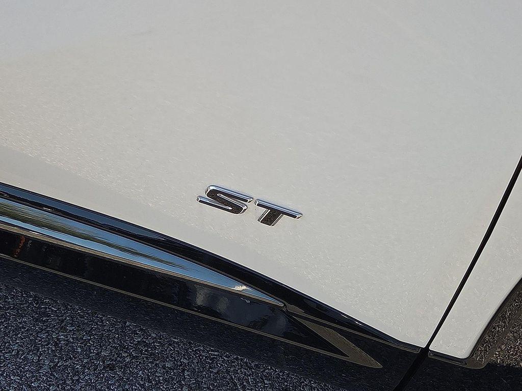 new 2025 Buick Envision car, priced at $37,335