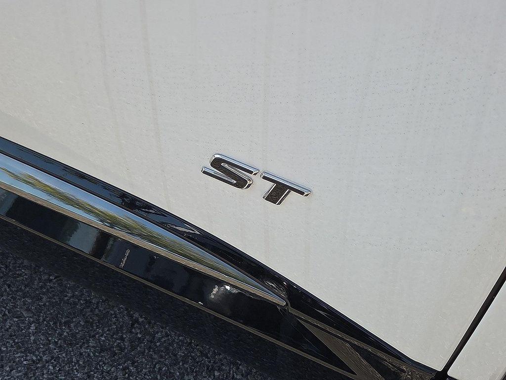 new 2025 Buick Envision car, priced at $34,745