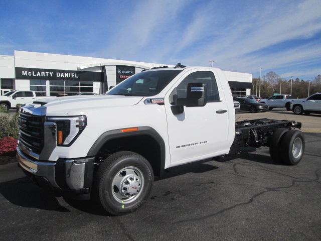 new 2025 GMC Sierra 3500 car, priced at $58,380