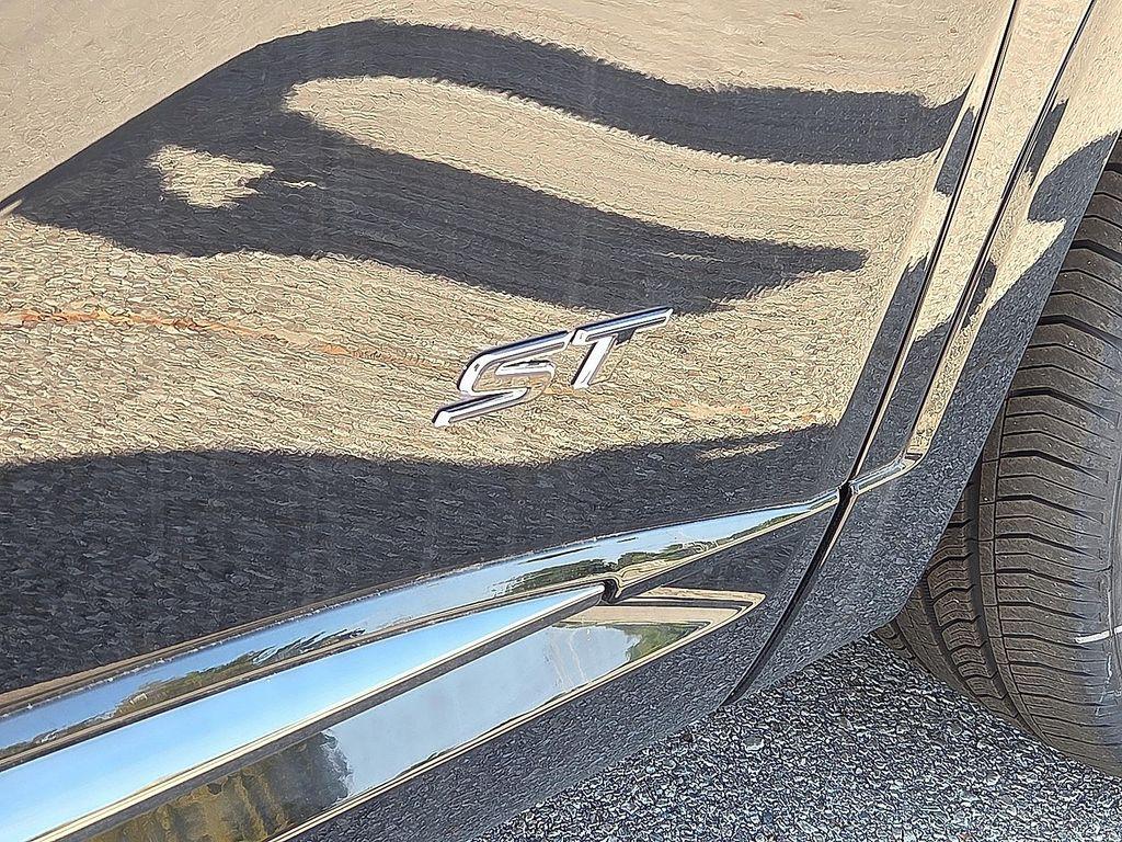 new 2025 Buick Envision car, priced at $36,735