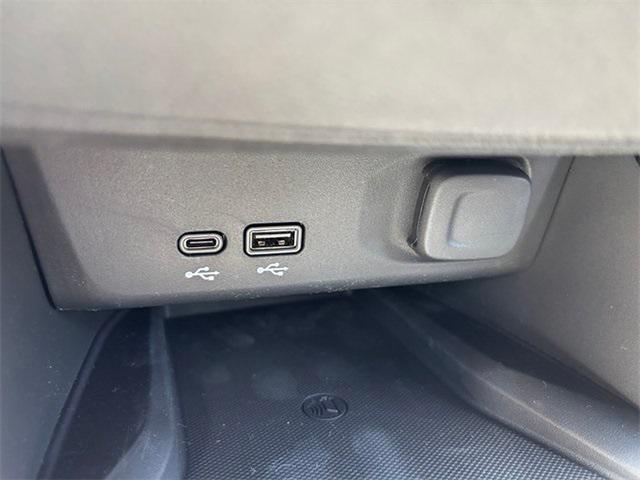 new 2025 Buick Envista car, priced at $29,226