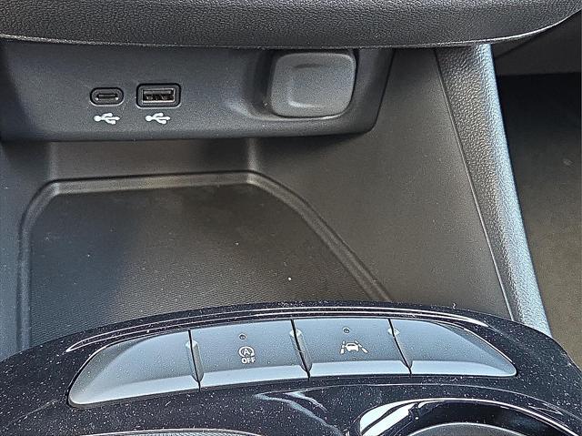 new 2025 Buick Envista car, priced at $24,025
