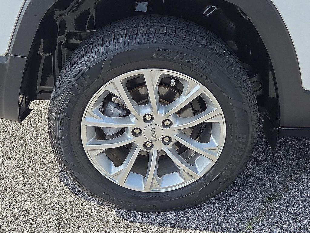 used 2019 Jeep Cherokee car, priced at $12,388