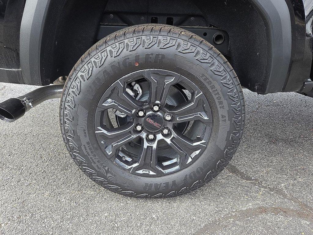 new 2025 GMC Canyon car, priced at $41,285