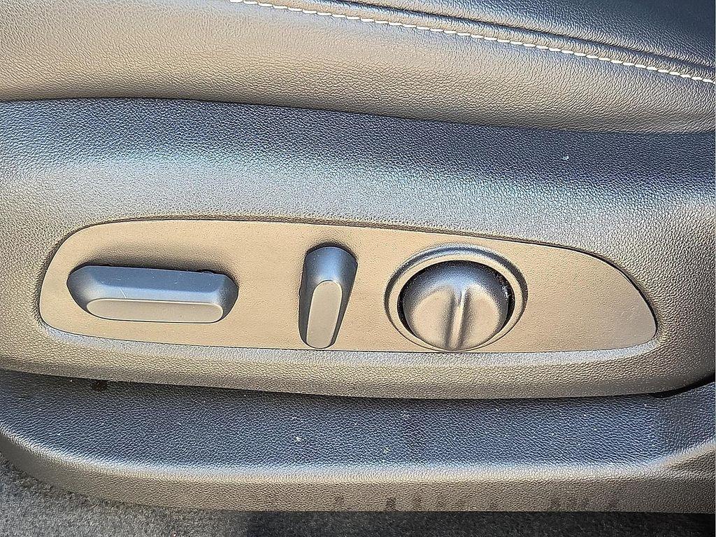 used 2023 Chevrolet Traverse car, priced at $35,644