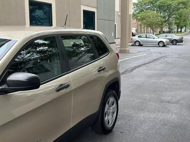 used 2014 Jeep Cherokee car, priced at $11,495