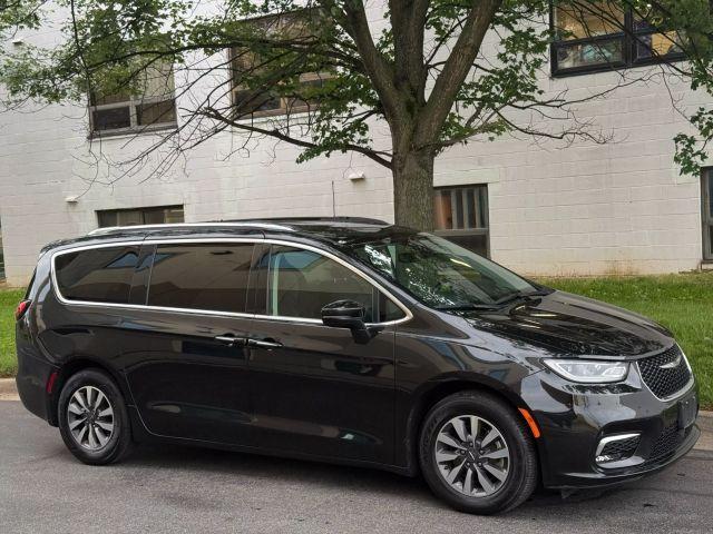 used 2021 Chrysler Pacifica car, priced at $22,489