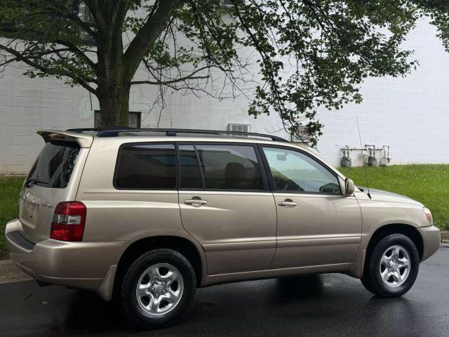 used 2007 Toyota Highlander car, priced at $6,998