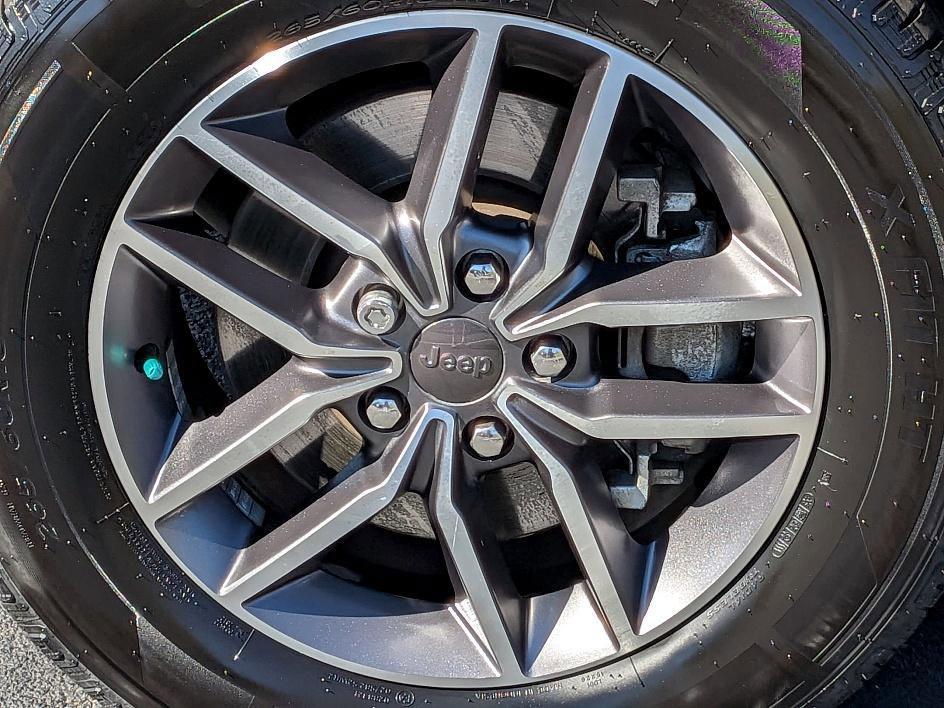 used 2021 Jeep Grand Cherokee car, priced at $27,521