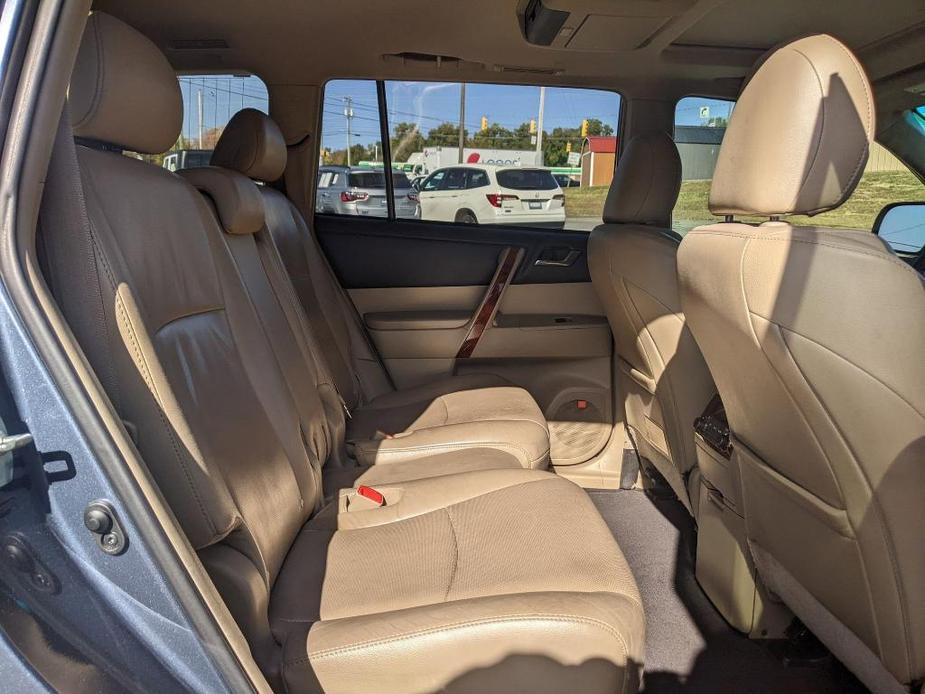 used 2013 Toyota Highlander car, priced at $15,700