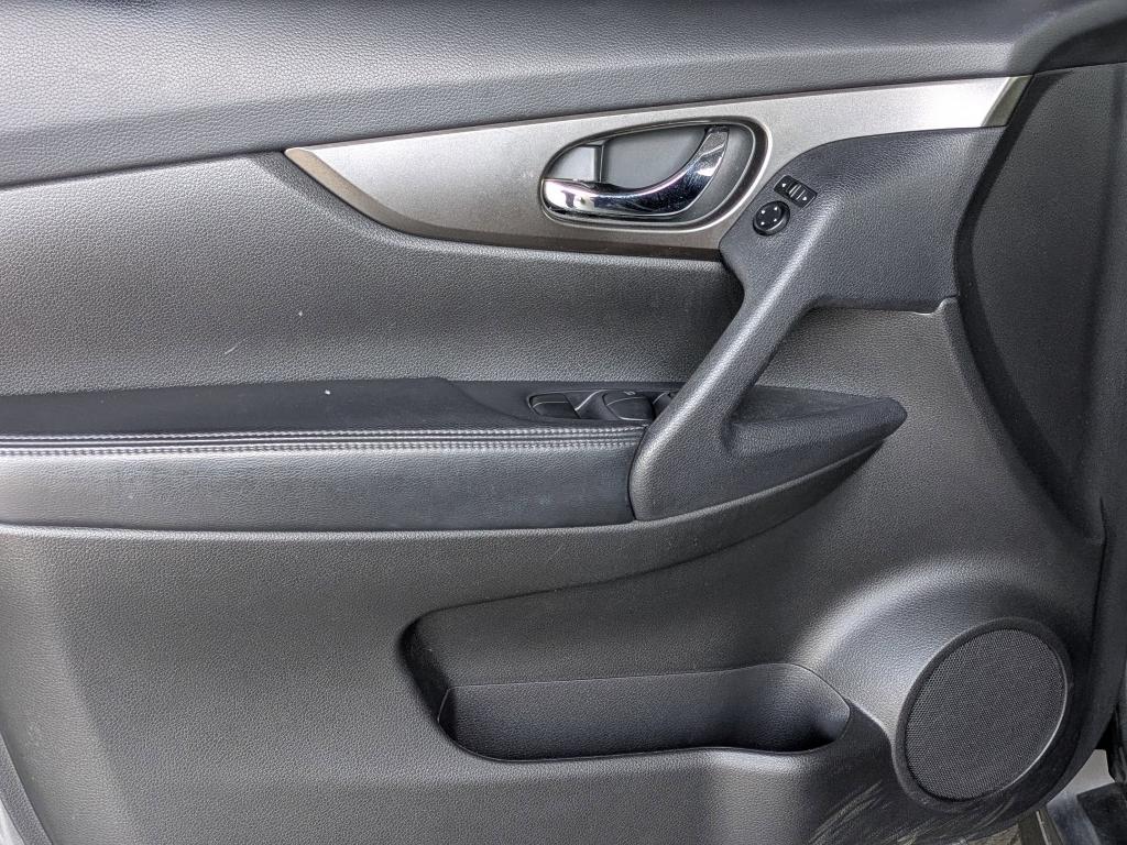 used 2015 Nissan Rogue car, priced at $10,999