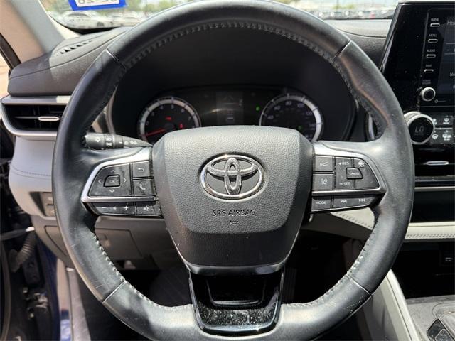 used 2021 Toyota Highlander car, priced at $25,981