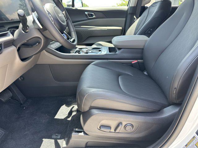 new 2025 Kia Carnival Hybrid car, priced at $44,923
