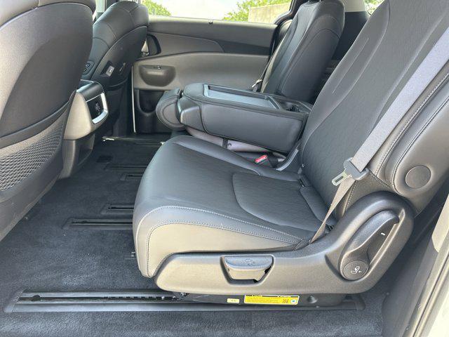 new 2025 Kia Carnival Hybrid car, priced at $44,923