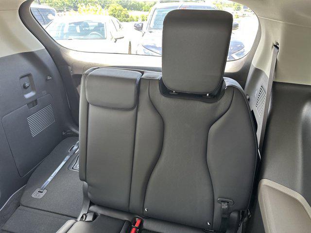 new 2025 Kia Carnival Hybrid car, priced at $44,923