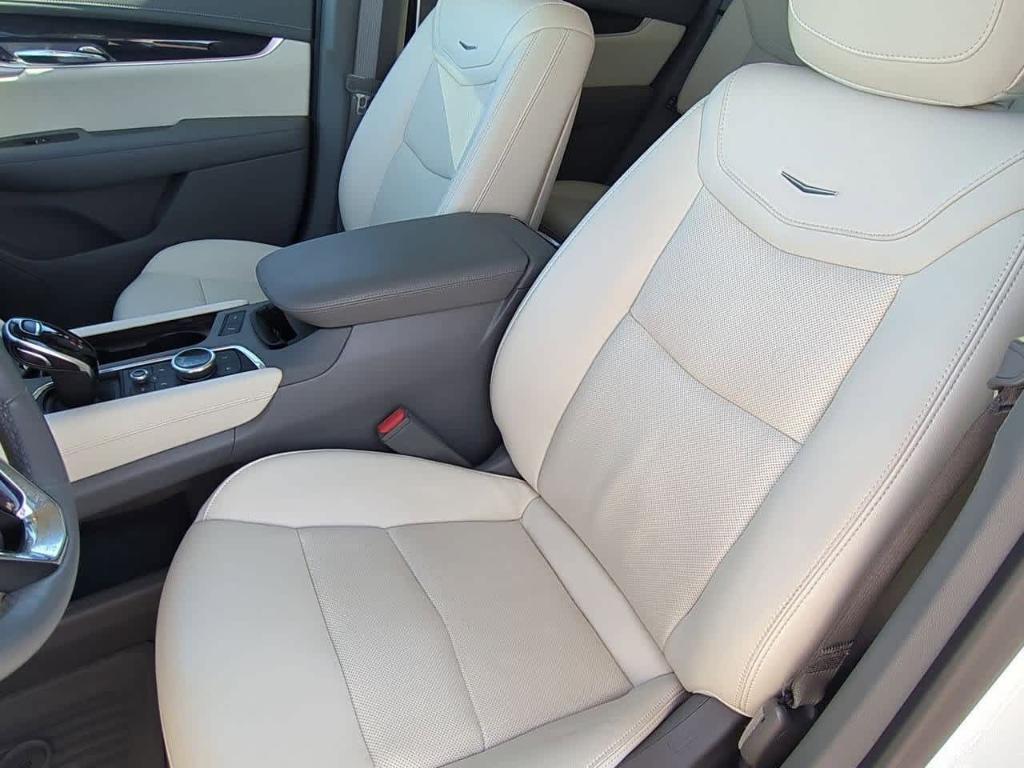 used 2024 Cadillac XT6 car, priced at $41,938