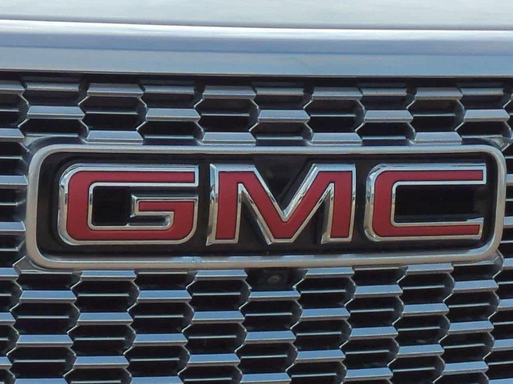 used 2021 GMC Yukon XL car, priced at $40,325