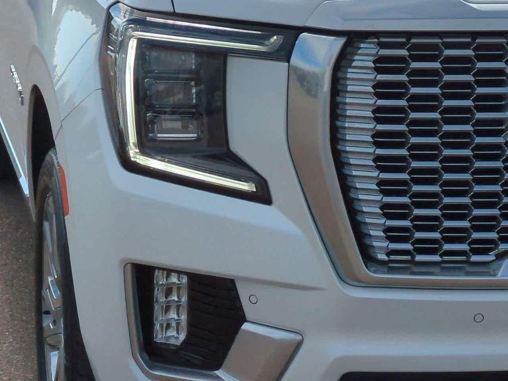 used 2021 GMC Yukon XL car, priced at $40,325