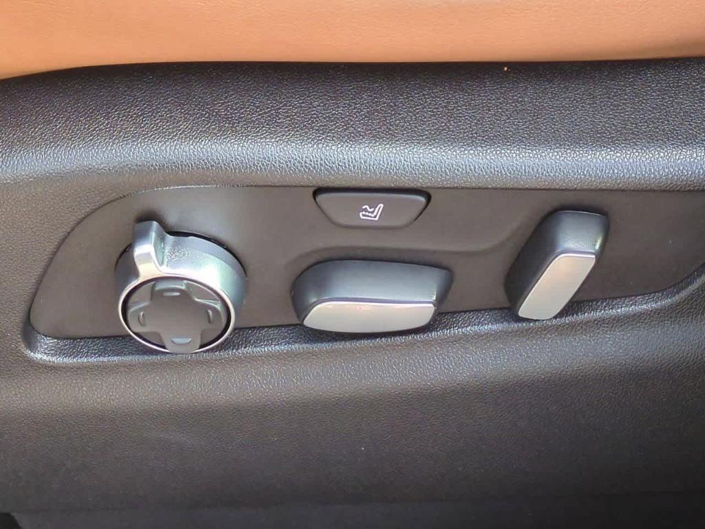 used 2023 Cadillac XT4 car, priced at $29,998