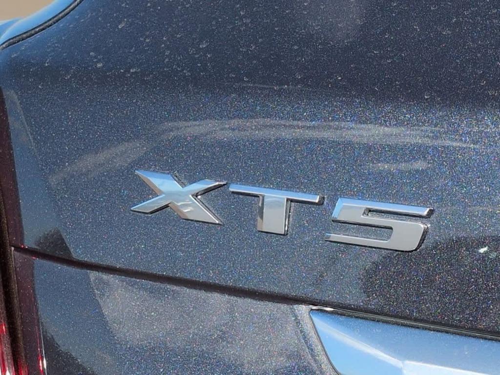 used 2023 Cadillac XT5 car, priced at $31,929