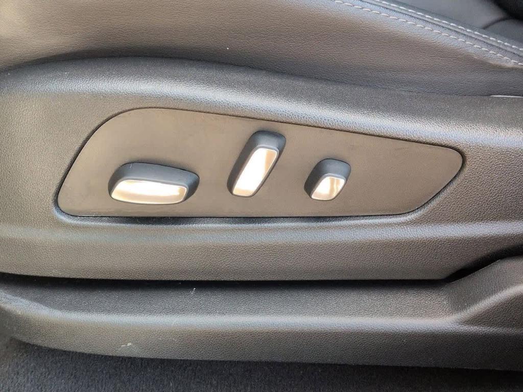 used 2023 Cadillac XT5 car, priced at $31,929