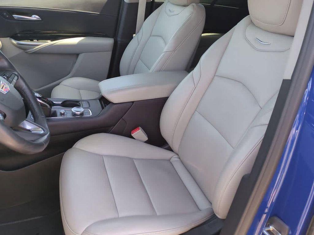 used 2023 Cadillac XT4 car, priced at $29,986