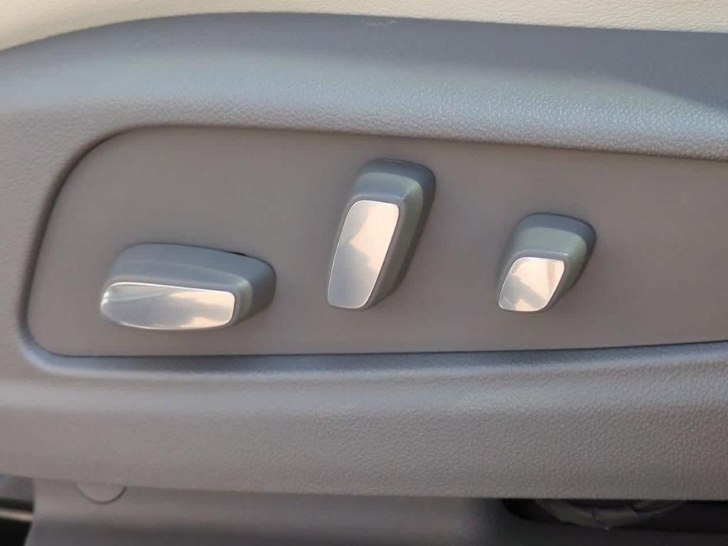 used 2023 Cadillac XT6 car, priced at $32,664