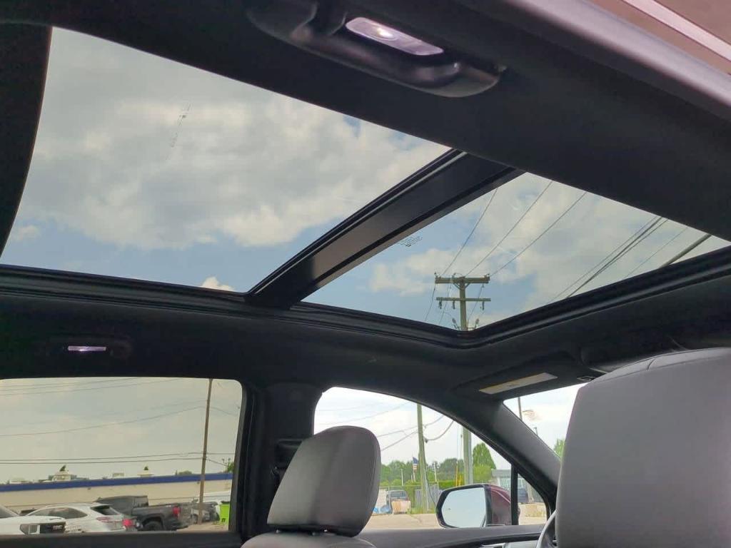 used 2023 Cadillac XT5 car, priced at $30,994