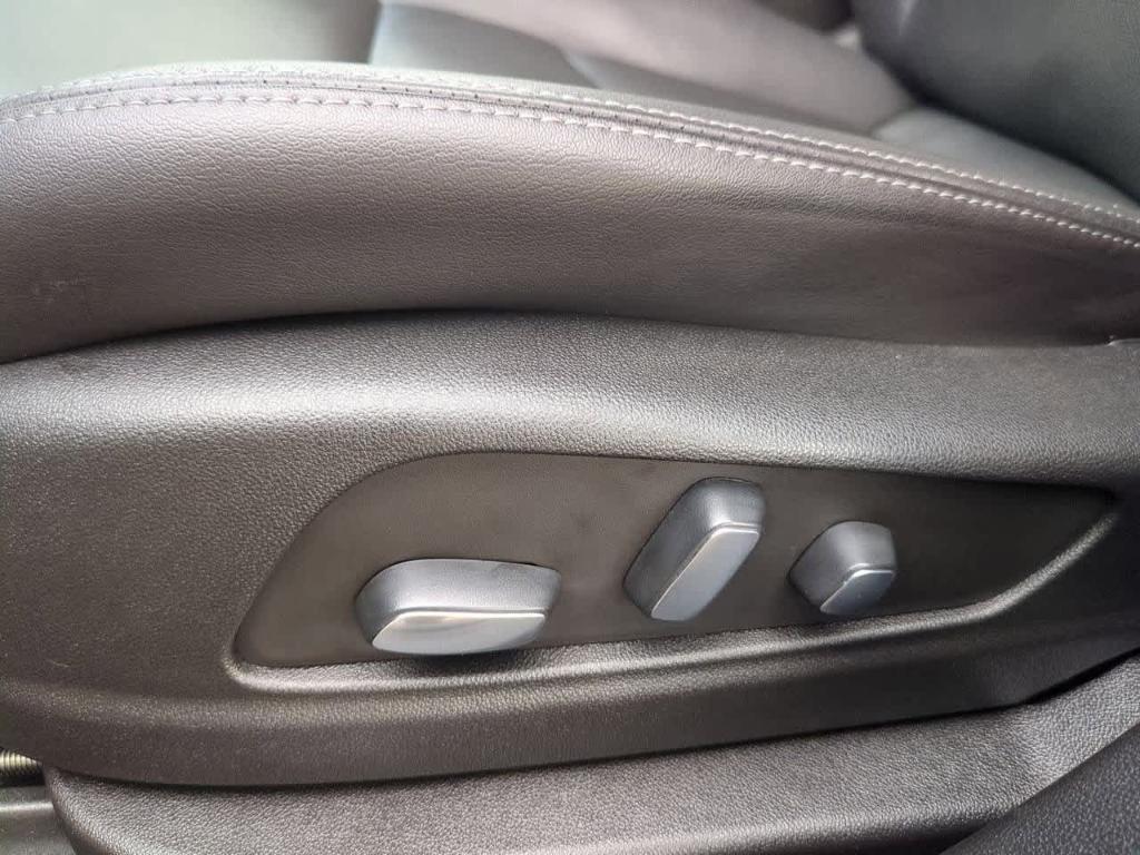 used 2023 Cadillac XT5 car, priced at $30,994
