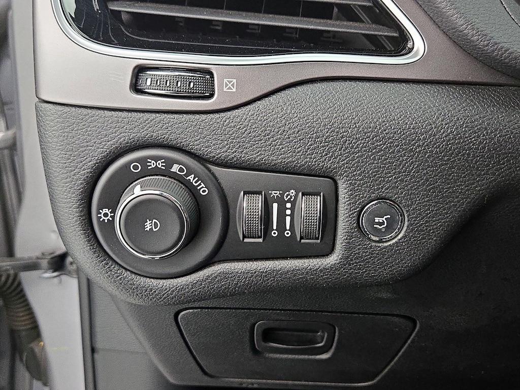 used 2020 Jeep Cherokee car, priced at $18,998