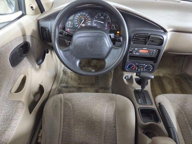used 2001 Saturn SL car, priced at $3,999