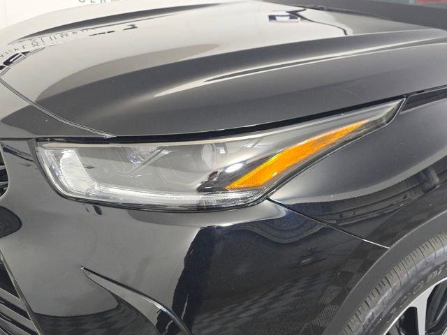 used 2022 Toyota Highlander car, priced at $36,534