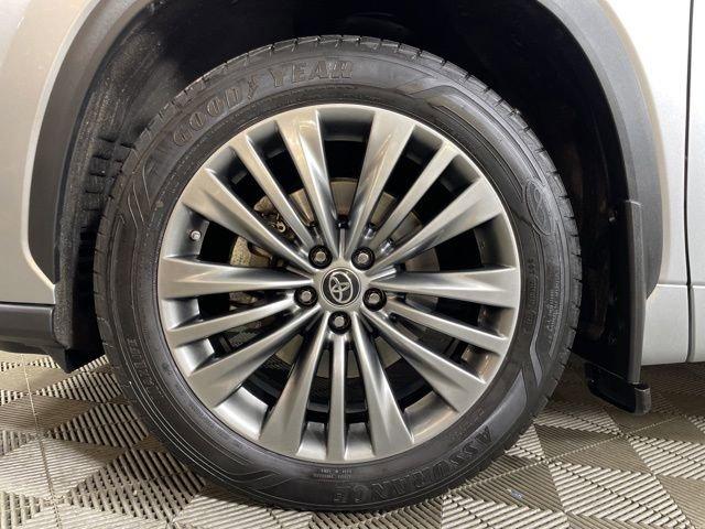 used 2021 Toyota Highlander car, priced at $31,995